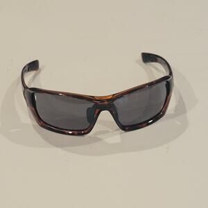 Tifosi Mast SL wrap around tortoise frame sunglasses. Unisex.